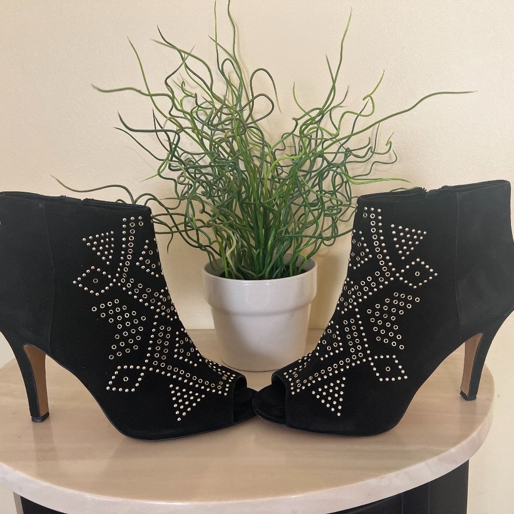 VINCE CAMUTO BOOTIES - Picture 3 of 6